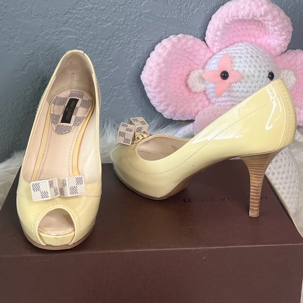 Louis Vuitton Cream Patent Leather and Damier Azur Peep Toe Heel Shoes Size EU36 - Picture 5 of 12